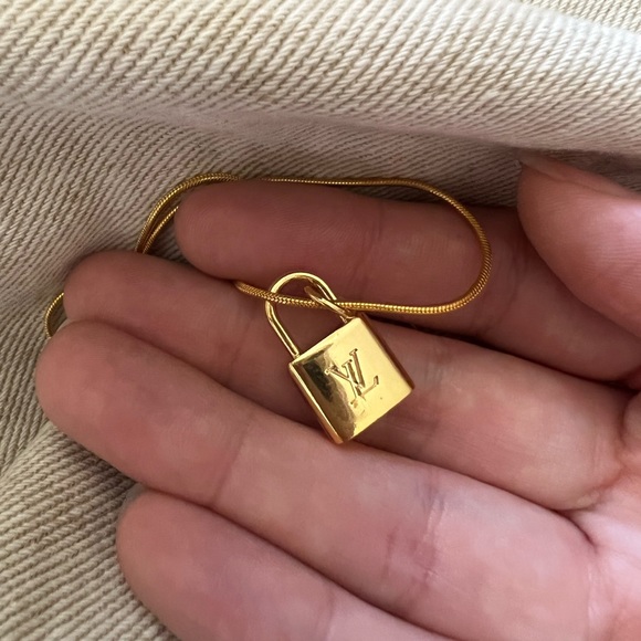 LV Necklace - Picture 6 of 6